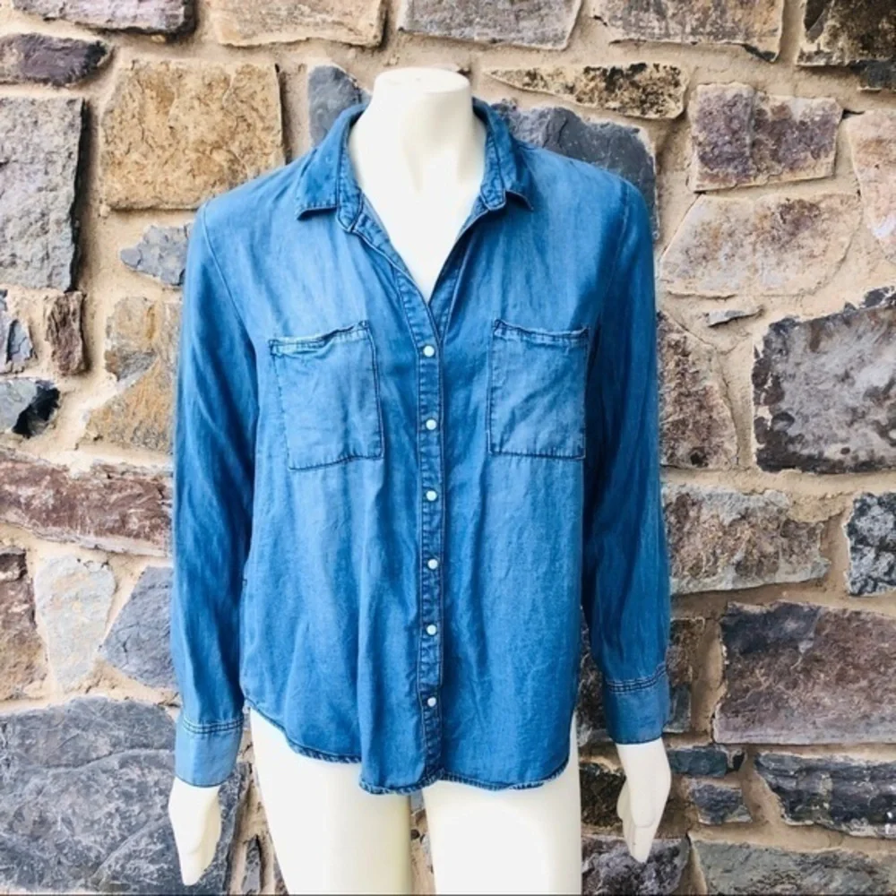 Saks fifth avenue button down denim shirt